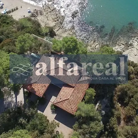 Il Poggetto Primo Piano, 4 Camere, Terrazza Vista Mozzafiato A 200 M Dal Mare! By Alfareal *